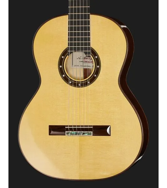 Amalio Burguet Aniversario Spruce w/ Case, lähikuva 4