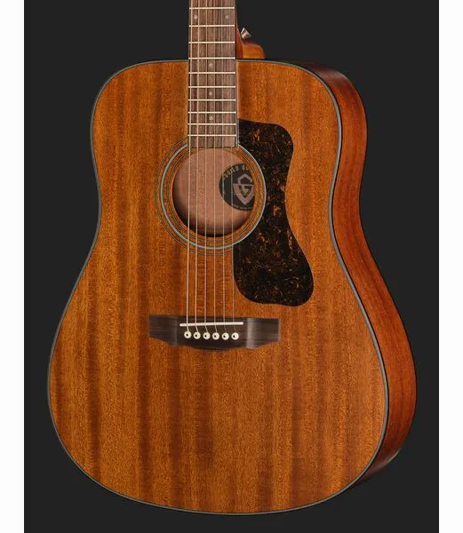 Guild D-320 Nat, lähikuva 4