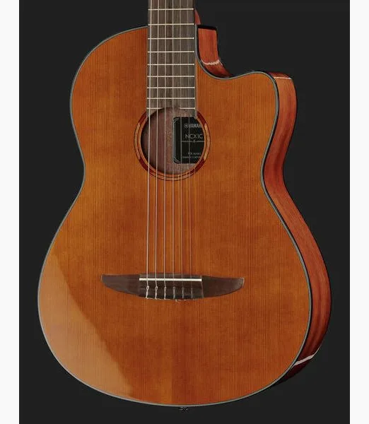 Yamaha NCX1C NAT, lähikuva 4