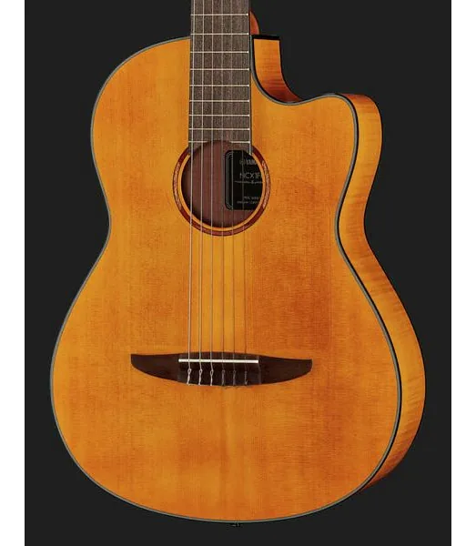 Yamaha NCX1FM NAT, lähikuva 4